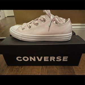 NEW in box, pale pink converse sneakers